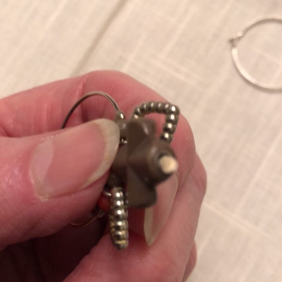 VINTAGE EARRINGS SILVER TONE 1” HOOPS AVOCADO RED BEADS HEARTS DANGLERS - #483 - Picture 6 of 9